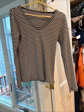 GAP Black and White Striped V-Neck Long Sleeve Top